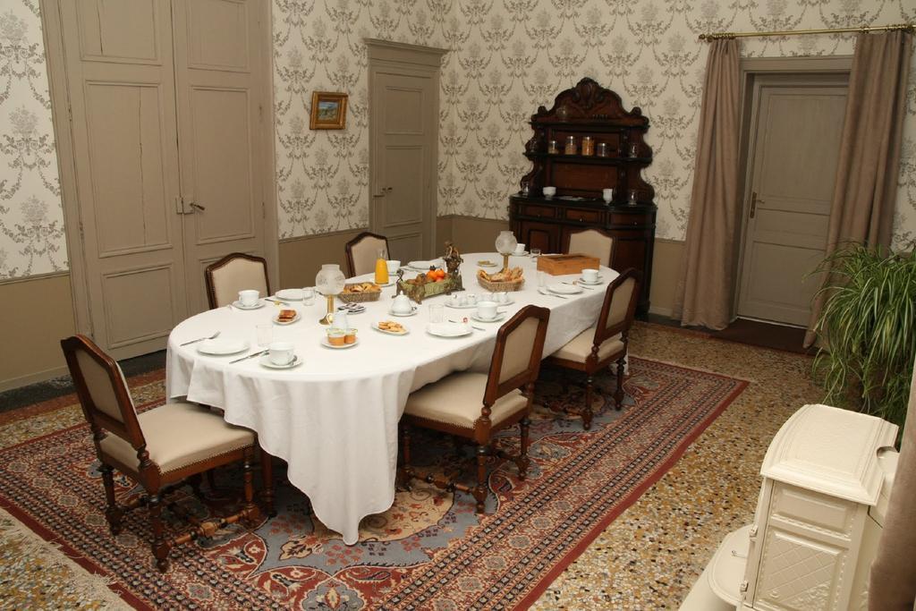 Maison de la N\u00E9gritude et des Droits de l'Homme yak\u0131n\u0131ndaki en iyi oteller hangileri? Champagney Dış mekan fotoğraf